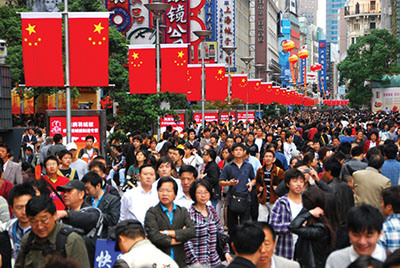 So Many new consumers in Shanghai. Photo by Austronesian.