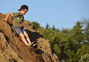 People responding to David Suzuki Foundation surveys after our annual 30X30 Nature Challenge report significant mood improvements, more vitality and energy, and increases in nature-specific emotions like awe, curiosity and fascination.